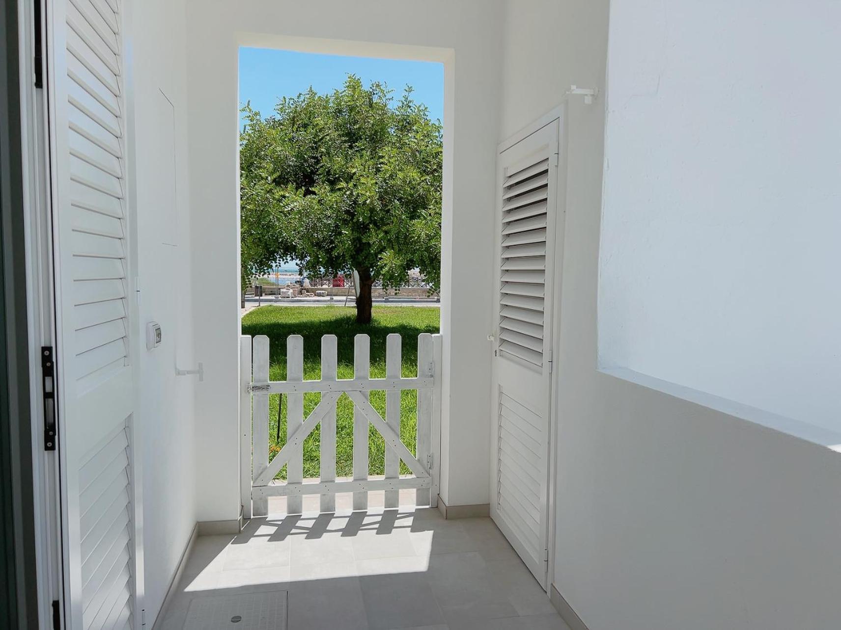 La Casa Sulla Spiaggia Torre San Giovanni Apartment Exterior photo